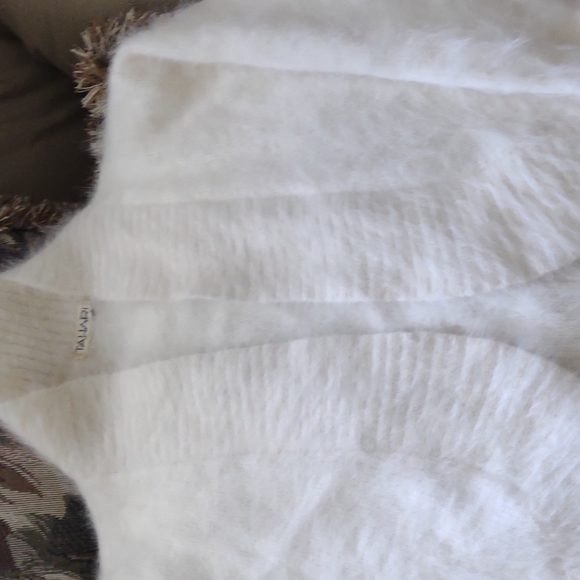 TAHARI 70% RABBIT HAIR ANGORA TAHARI rabbit hair angora CROPPED bolero SWEATER - Picture 2 of 3